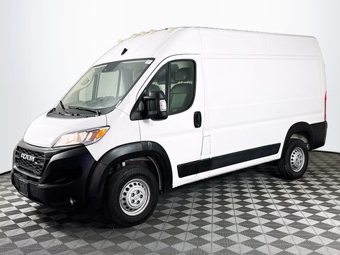 Used 2025 RAM ProMaster 2500 w/ Convenience Group FWD image 4
