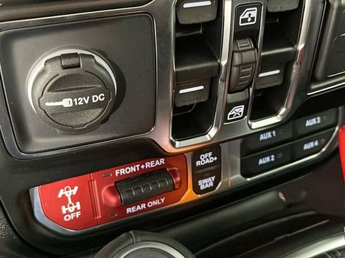 New 2025 Jeep Gladiator Rubicon image 19