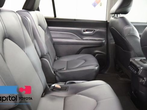 Certified 2024 Toyota Grand Highlander AWD image 29