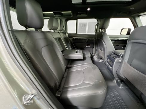 Used 2025 Land Rover Defender 110 X-Dynamic SE image 27