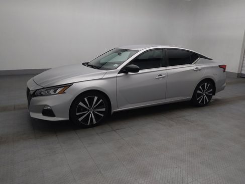 Used 2019 Nissan Altima 2.5 SR FWD image 2