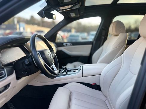 Used 2022 BMW X5 xDrive40i w/ Premium Package image 13