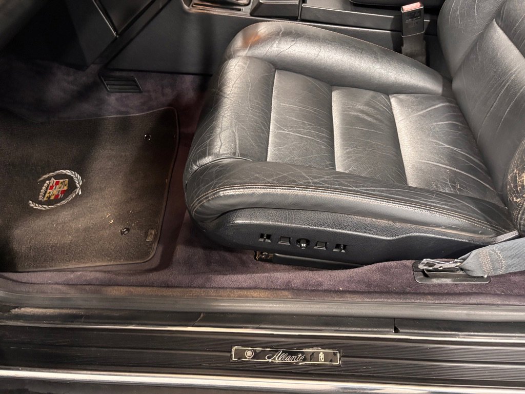 Used 1992 Cadillac Allante FWD image 10