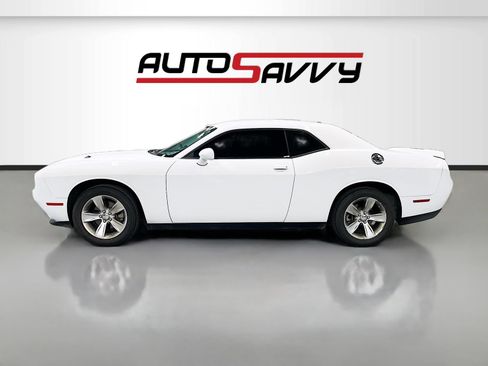 Used 2022 Dodge Challenger SXT RWD image 4