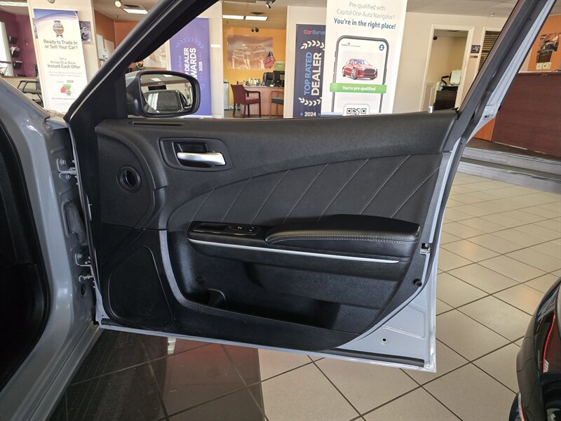 Used 2022 Dodge Charger SXT RWD image 12