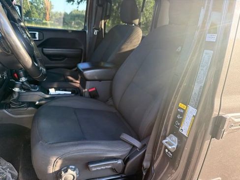 Used 2022 Jeep Gladiator Sport AWD/4WD image 12