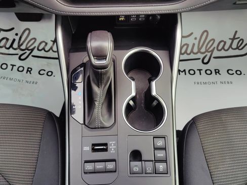 Used 2024 Toyota Highlander LE image 17