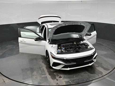 New 2026 Hyundai Elantra SEL Sport FWD image 40