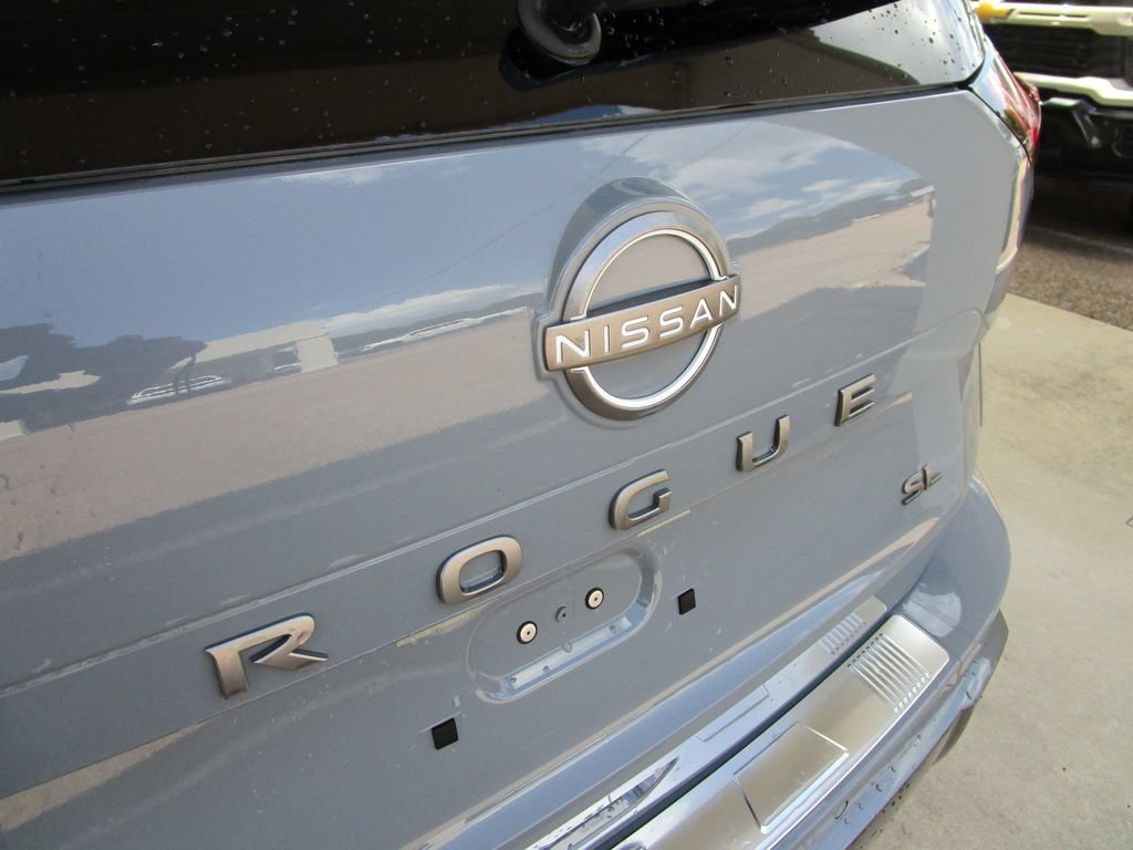 Used 2024 Nissan Rogue SL FWD image 13