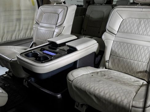 Used 2022 Lincoln Navigator Black Label image 32