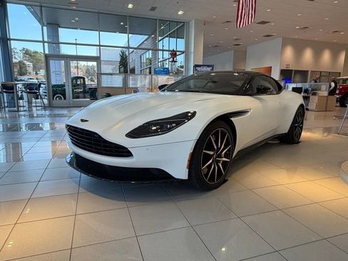 Used 2023 Aston Martin DB11 Coupe RWD image 2