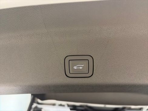 New 2026 Chevrolet Suburban High Country AWD/4WD image 18