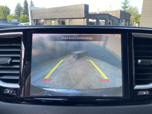 Used 2023 Chrysler Pacifica Touring-L FWD image 25