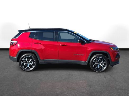 Used 2025 Jeep Compass Limited AWD/4WD image 4