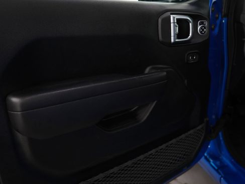 Used 2021 Jeep Gladiator Sport image 22