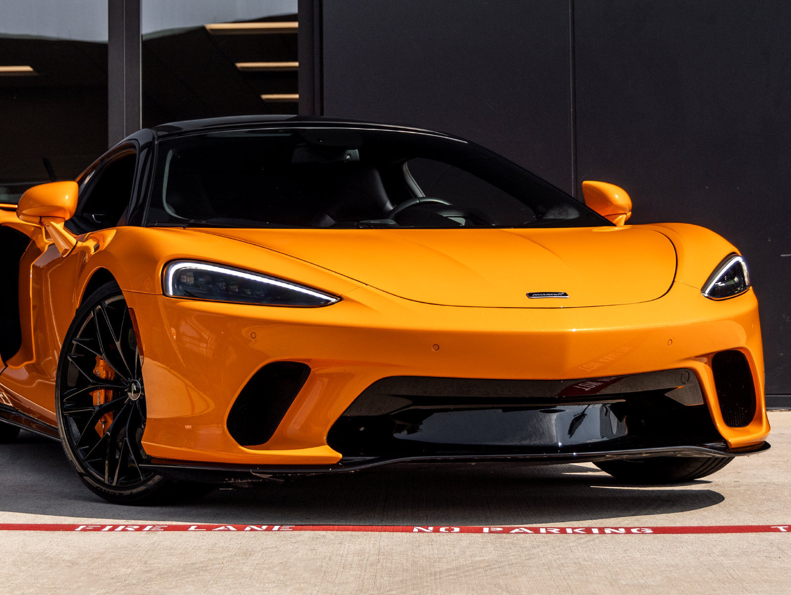 Used 2022 McLaren GT RWD image 6