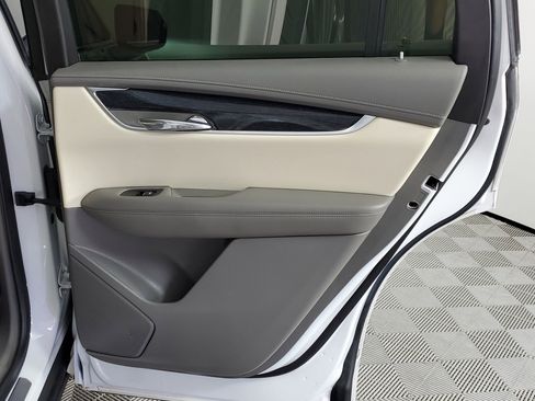 Used 2021 Cadillac XT6 Premium Luxury image 23