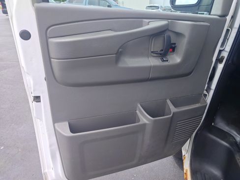 Used 2012 Chevrolet Express 1500 AWD image 17
