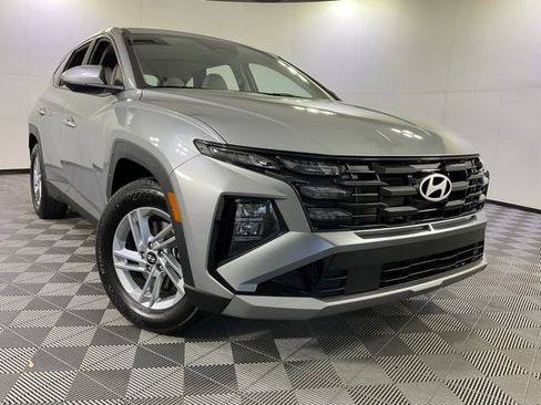 Used 2025 Hyundai Tucson SE FWD image 43
