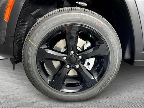 New 2025 Jeep Grand Cherokee Laredo image 13