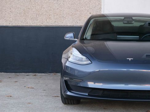 Used 2020 Tesla Model 3 Performance image 3