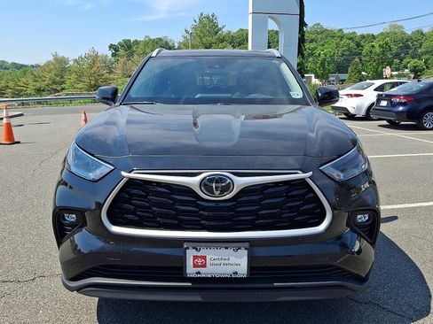 Certified 2023 Toyota Highlander XLE AWD/4WD image 2