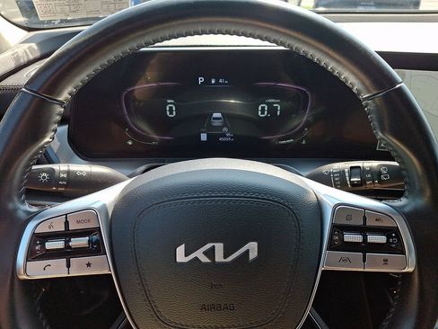 Certified 2024 Kia Telluride S w/ S Sunroof Package AWD/4WD image 20