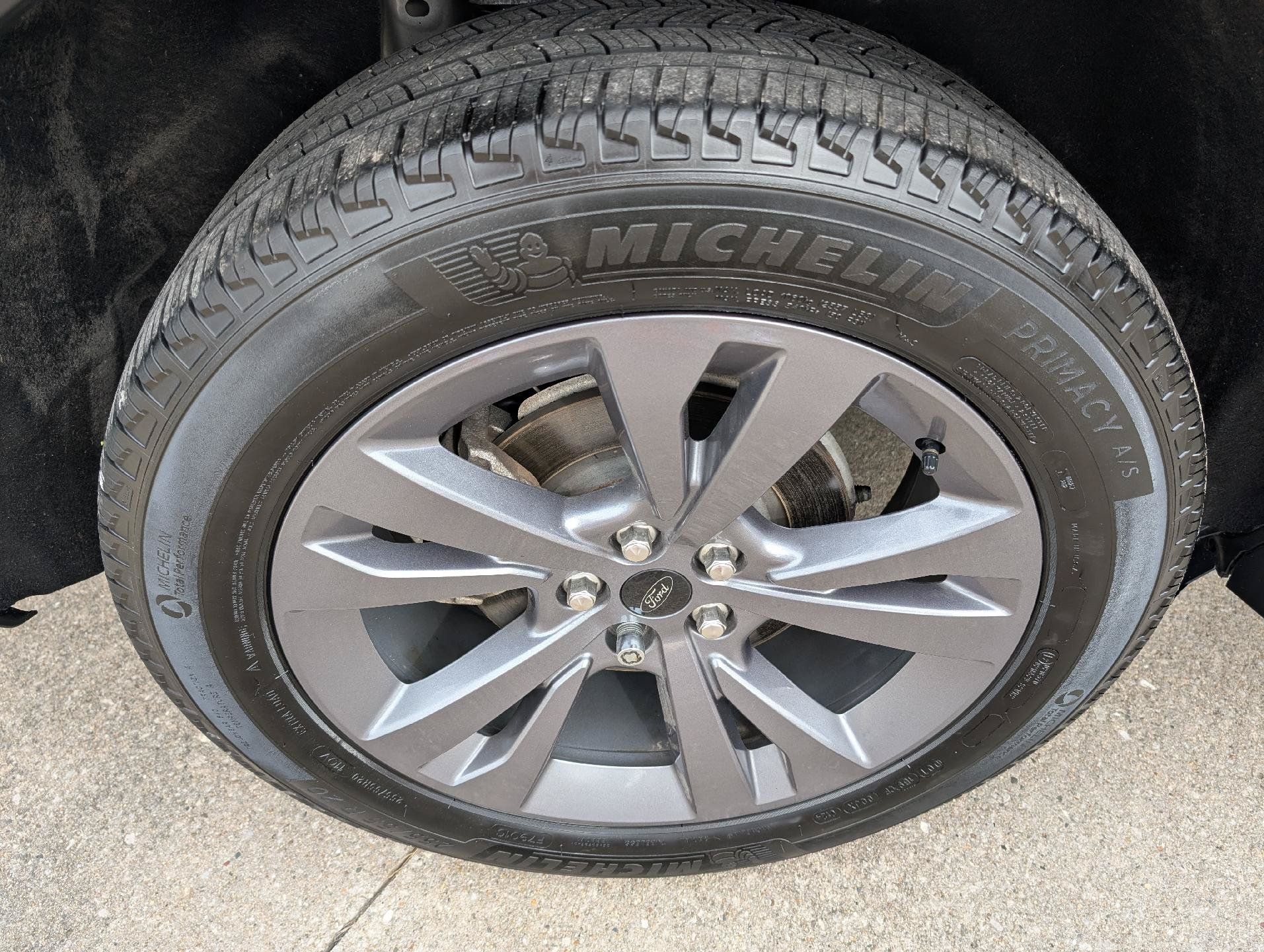 Used 2024 Ford Explorer XLT w/ Equipment Group 202A AWD/4WD image 9