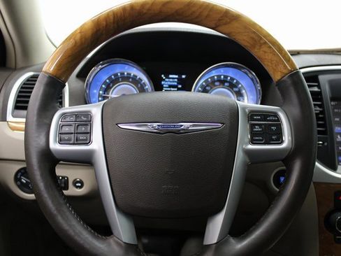 Used 2014 Chrysler 300 C w/ Beats Audio Group image 33