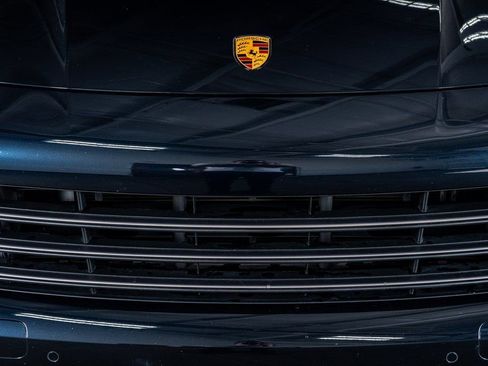 Used 2022 Porsche Cayenne Platinum Edition image 16