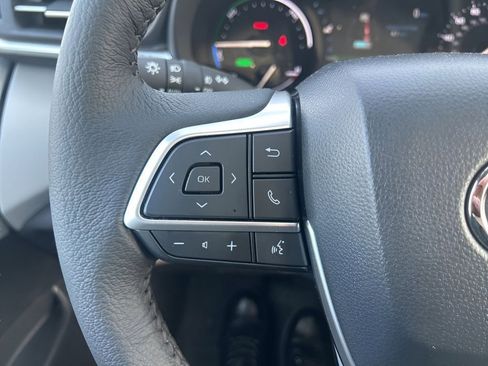 Used 2025 Toyota Sienna XLE image 24