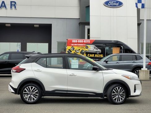 Used 2024 Nissan Kicks SR w/ SR Premium Package image 3