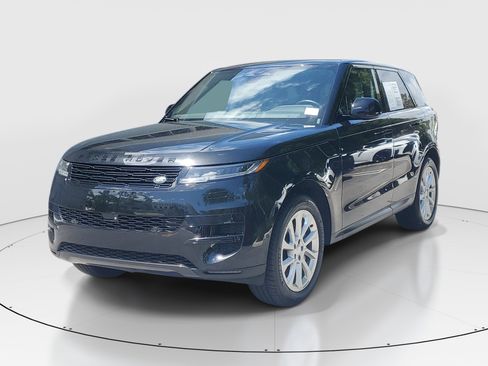 Used 2025 Land Rover Range Rover Sport SE image 3