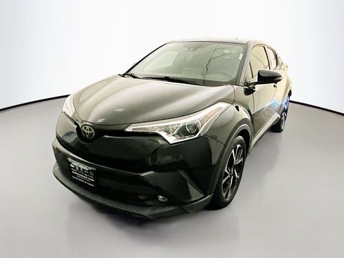 Used 2019 Toyota C-HR Limited FWD image 3