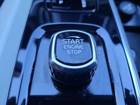 Used 2023 Volvo XC60 T8 Plus image 29