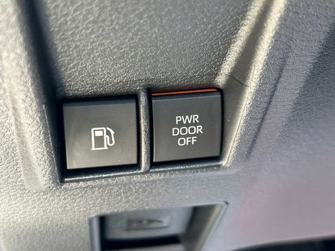 Certified 2026 Toyota Sienna XLE FWD image 27