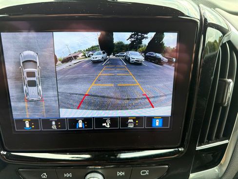 Used 2023 Chevrolet Traverse Premier AWD/4WD image 22
