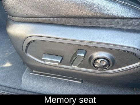 Used 2023 Jeep Grand Cherokee Limited w/ Black Appearance Package image 19