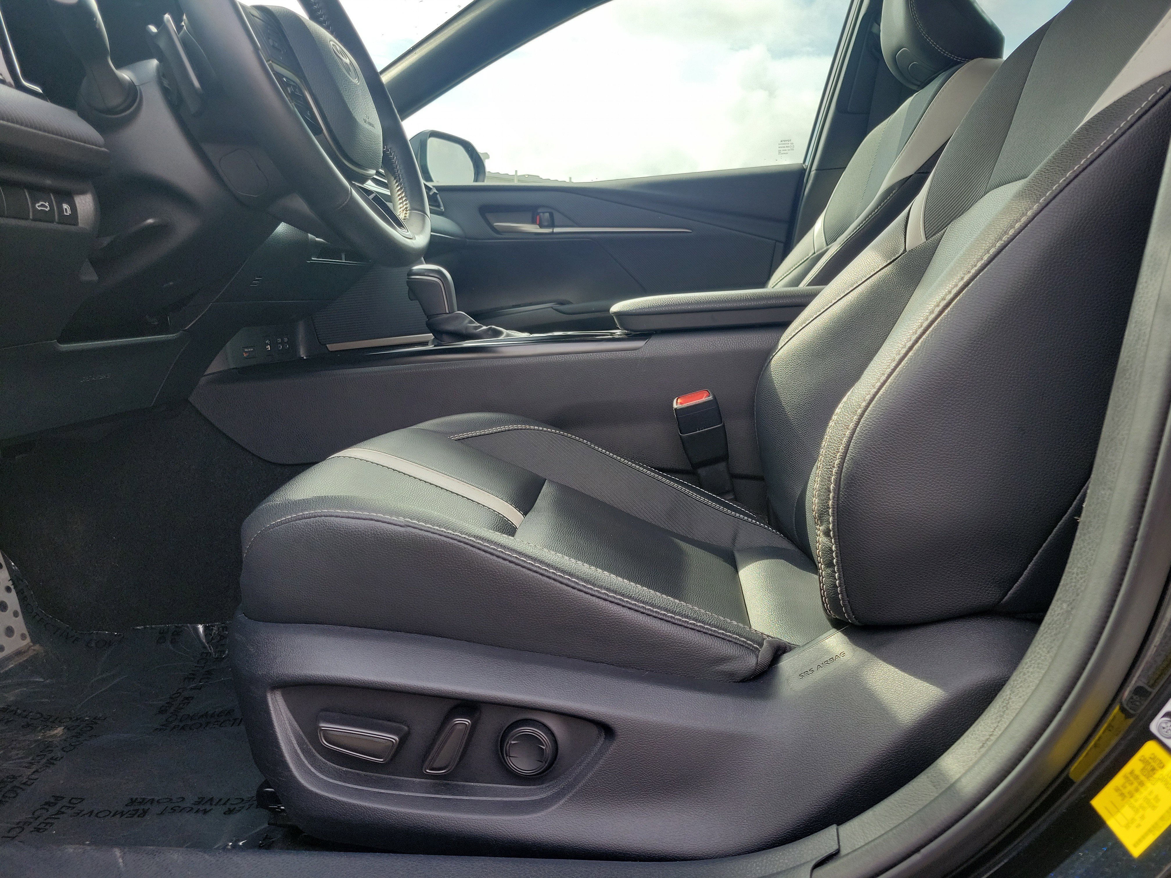 Used 2025 Toyota Camry SE FWD image 16