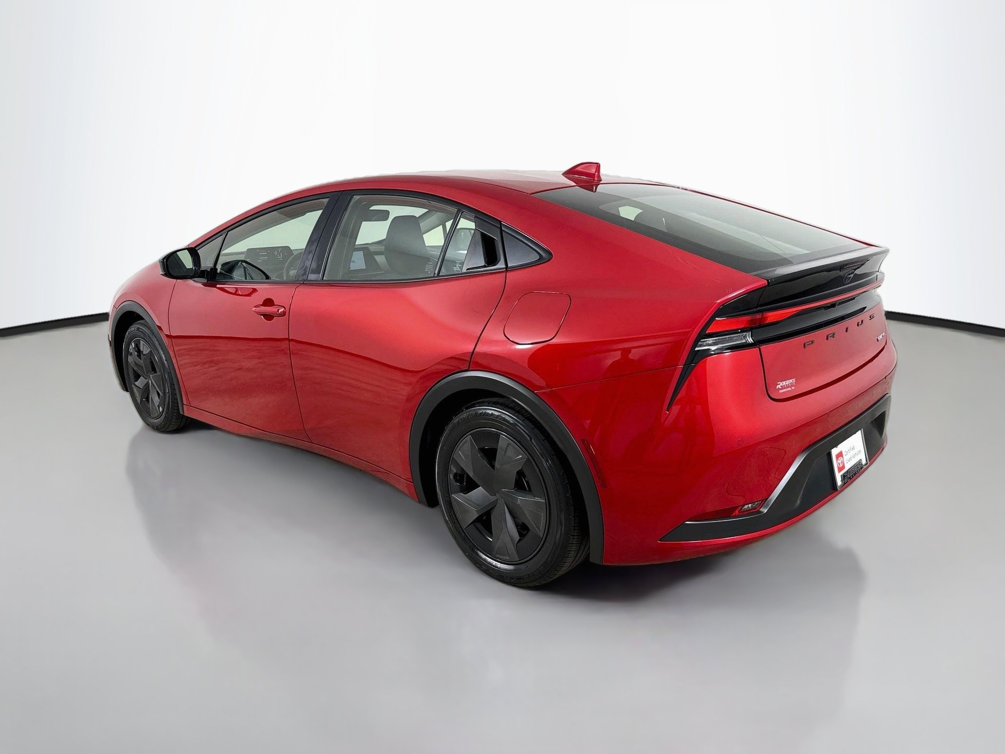 Certified 2025 Toyota Prius LE FWD image 6