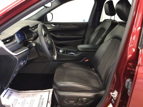 Used 2024 Jeep Grand Cherokee L Laredo image 15