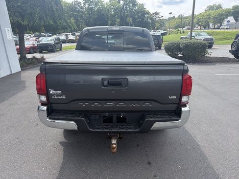 Used 2019 Toyota Tacoma SR5 AWD/4WD image 3