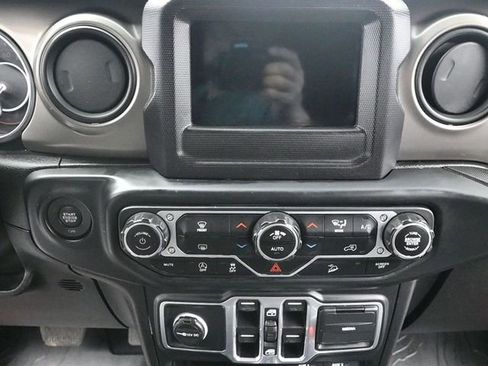 Used 2018 Jeep Wrangler Unlimited Sport S image 17