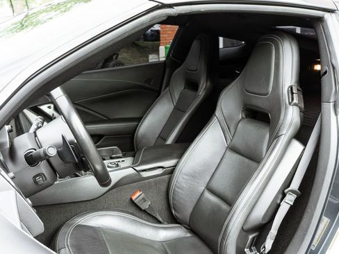 Used 2019 Chevrolet Corvette Stingray Coupe w/ Carbon Flash Badge Package RWD image 7