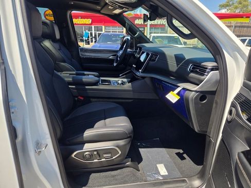 New 2025 Jeep Wagoneer Series II w/ Convenience Group I image 5