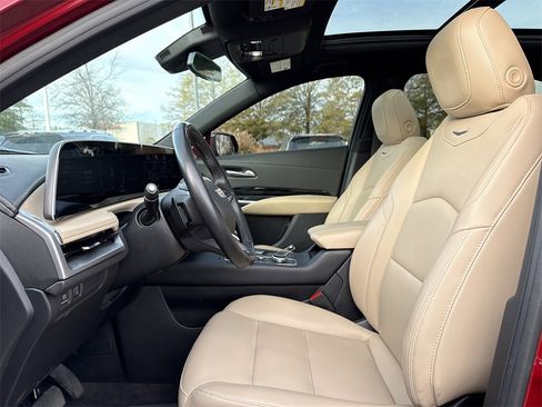 Used 2024 Cadillac XT4 Luxury w/ Cold Weather Package image 8