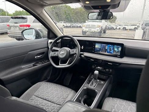Used 2026 Nissan Kicks SV FWD image 19