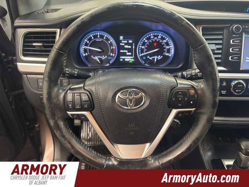 Used 2019 Toyota Highlander XLE image 12