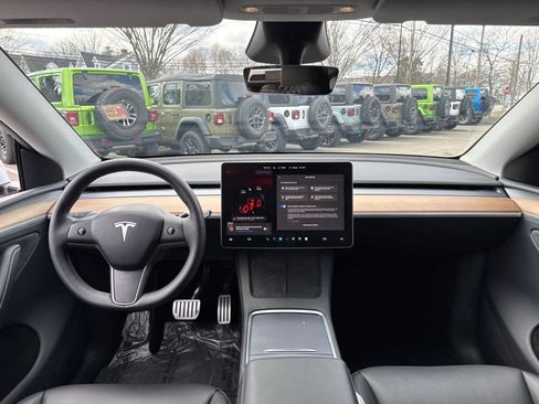Used 2025 Tesla Model Y Performance AWD/4WD image 29