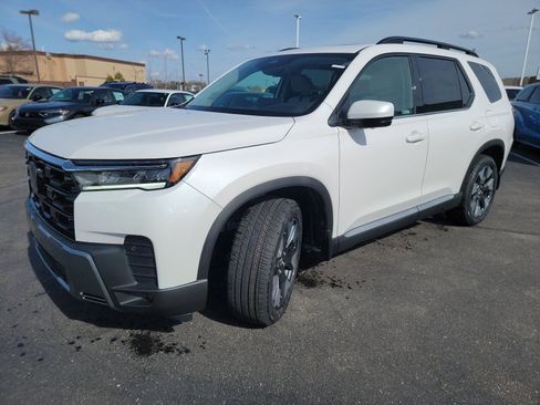 New 2026 Honda Pilot Touring image 3